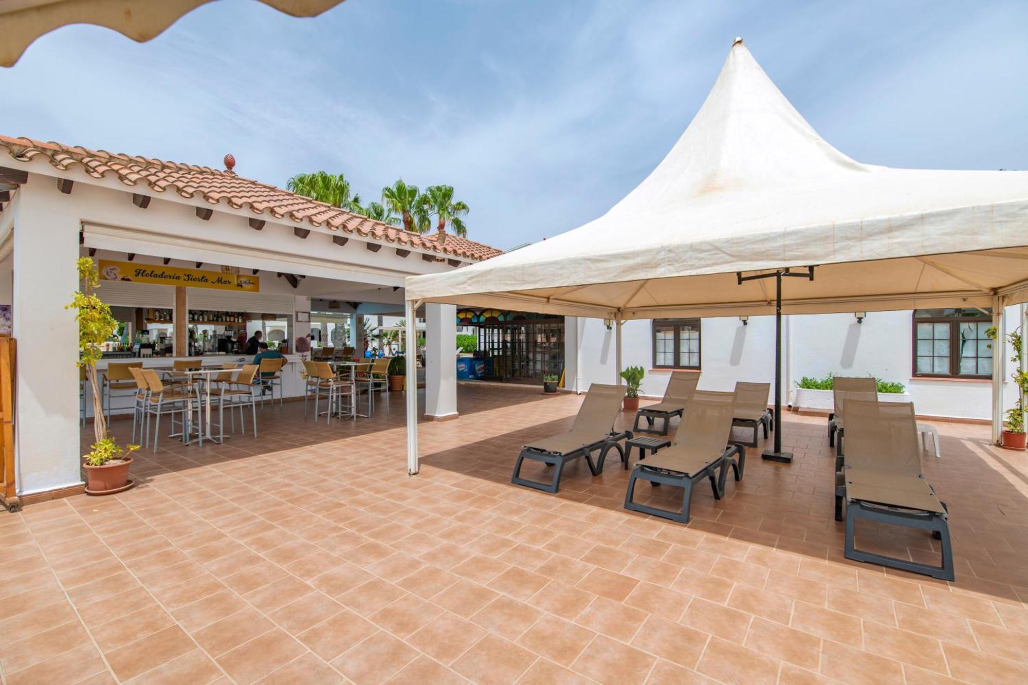 Siesta Mar One Bedroom Apartments Cala En Porter  Экстерьер фото